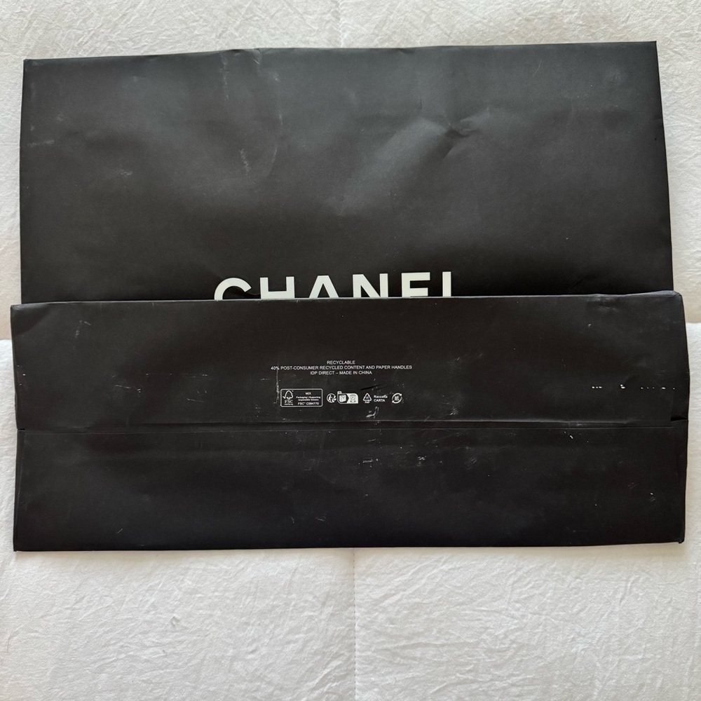 Chanel paper bag empty - Picture 10 of 12
